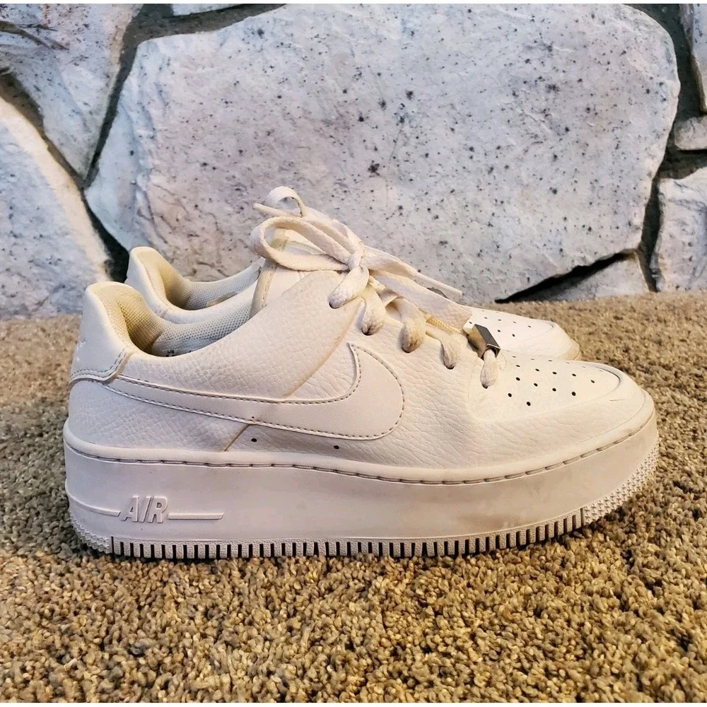 Nike Air Force 1 AF1 Sage Low Womens Triple White Platform Size 6.5 AR5339-100
